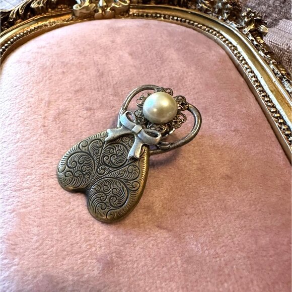 Vintage Angel Brooch With Faux Pearl Intricate Heart Design Antique Brass Finish - Picture 8 of 9